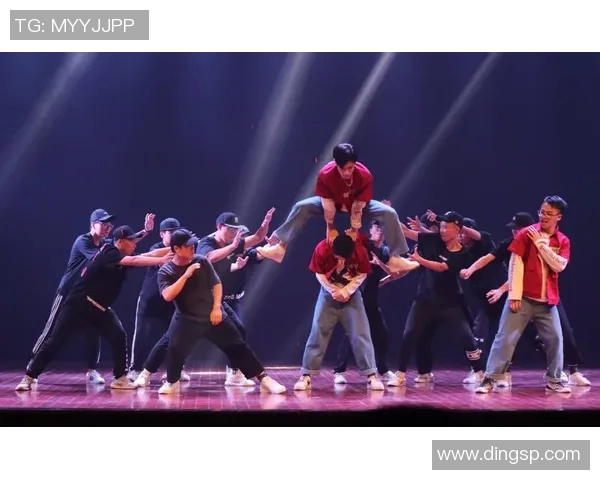 少林足球明星展现独特舞姿融合武术与舞蹈的精彩瞬间